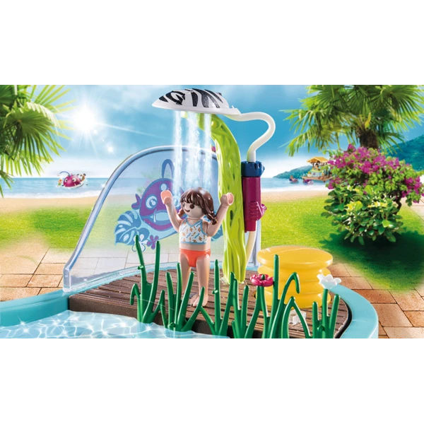 PLAYMOBIL FAMILY FUN SMALL POOL WITH WATER SPRAYER