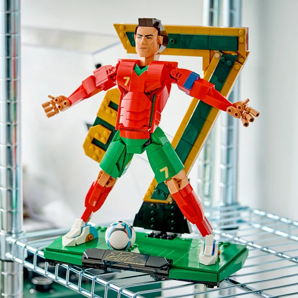 LEGO® EDITIONS SPORTS CRISTIANO RONALDO SOCCER LEGEND