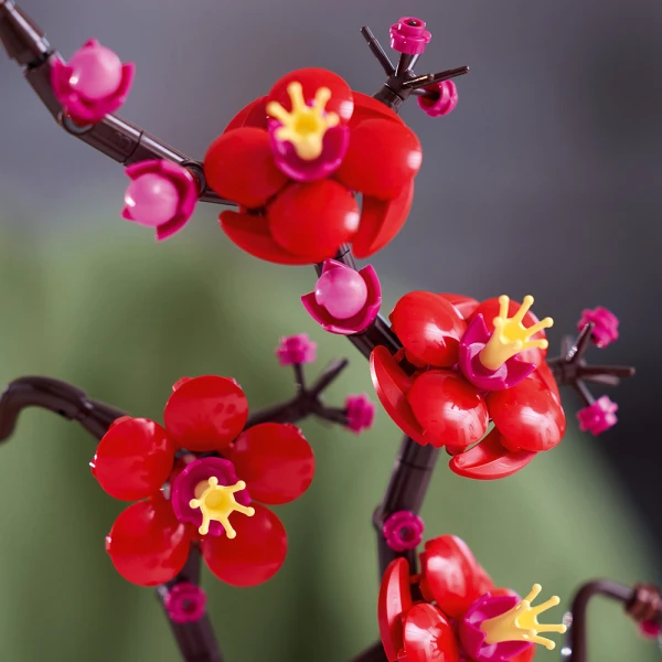 LEGO® BOTANICALS PLUM BLOSSOM