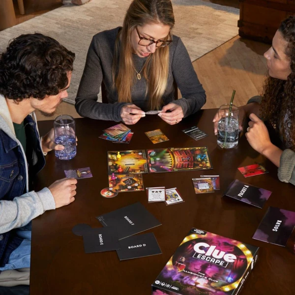 ΕΠΙΤΡΑΠΕΖΙΟ ΠΑΙΧΝΙΔΙ CLUEDO ESCAPE THE ILLUSIONIST CLUB