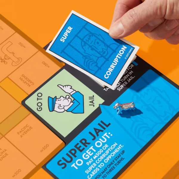ΕΠΕΚΤΑΣΗ ΕΠΙΤΡΑΠΕΖΙΟΥ ΠΑΙΧΝΙΔΙΟΥ MONOPOLY ΠΗΓΑΙΝΕ ΣΤΗ ΦΥΛΑΚΗ