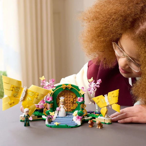 LEGO® WICKED GLINDAʼS WEDDING DAY