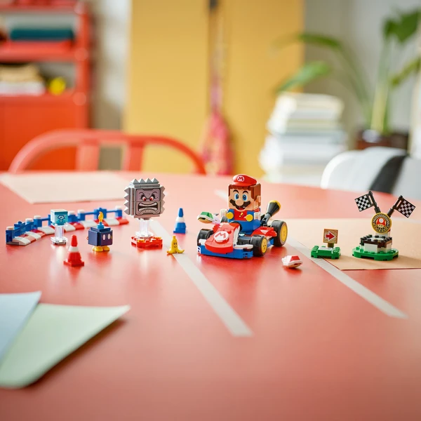 LEGO® SUPER MARIO™: MARIO KART™ – INTERACTIVE LEGO® MARIO™ & STANDARD KART