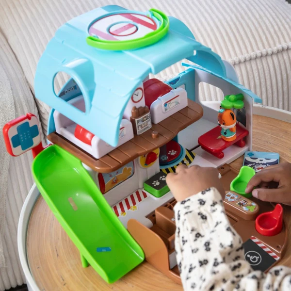 KLOROFIL EDUCATIONAL TOY CARE CENTER WITH 1 CHARACTER & ACCESSORIES