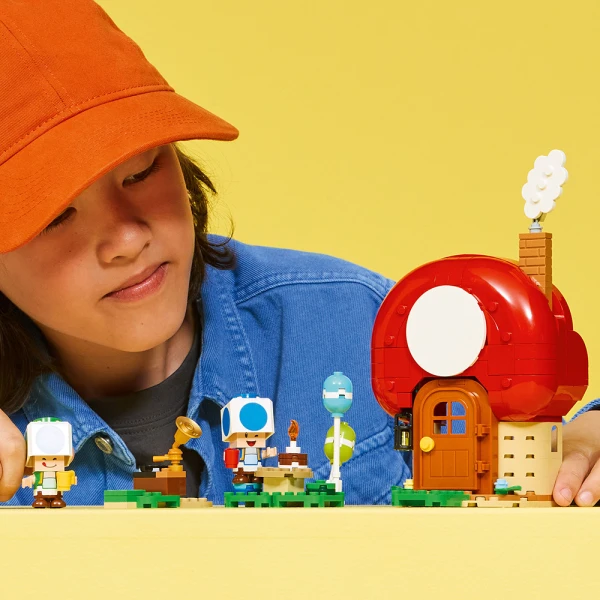 LEGO® SUPER MARIO™ PARTY AT TOADʼS HOUSE