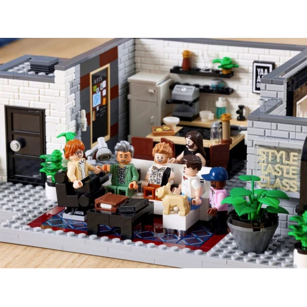 LEGO® CREATOR QUEER EYE - THE FAB 5 LOFT