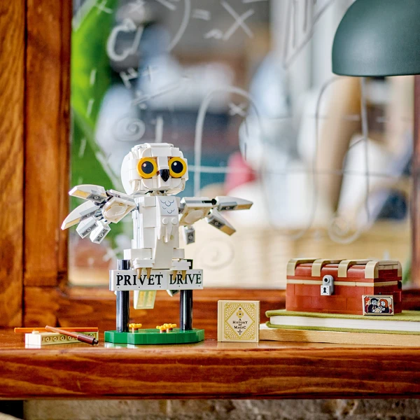 LEGO® HARRY POTTER™ HEDWIG™ AT 4 PRIVET DRIVE