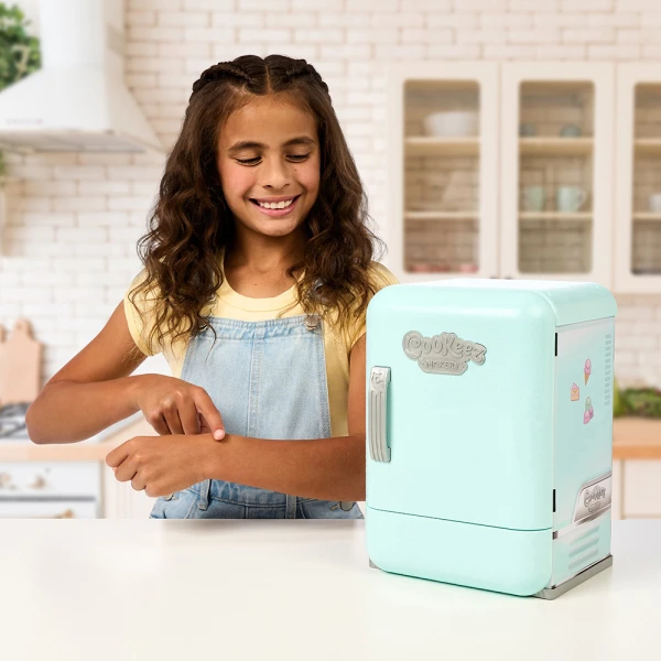 COOKEEZ MAKERY MAGIC FREEZER WITH SURPRISE ANIMAL