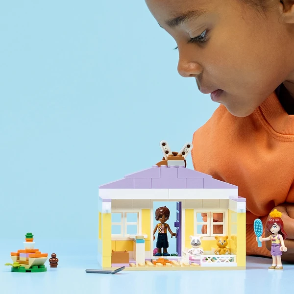 LEGO® FRIENDS ΞΕΝΟΔΟΧΕΙΟ ΤΗΣ ΧΑΡΤΛΕΪΚ ΣΙΤΥ ΓΙΑ ΚΟΥΝΕΛΑΚΙΑ
