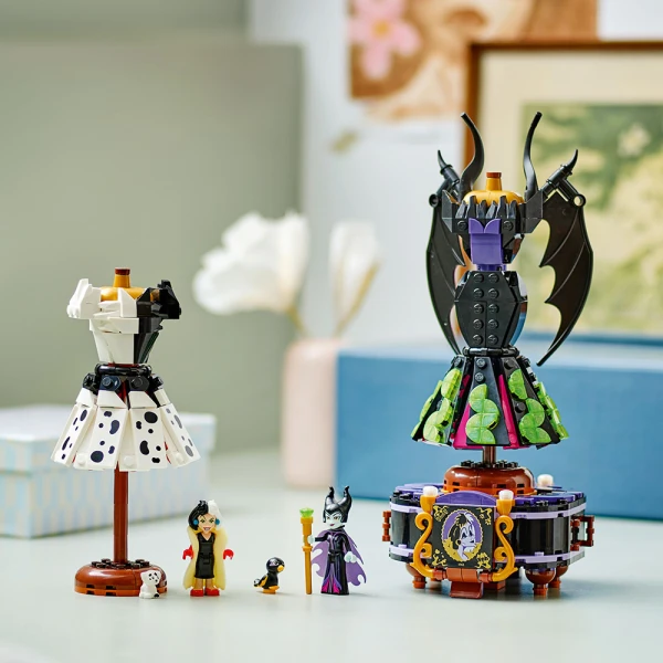 LEGO® DISNEY VILLAINS ΤΑ ΦΟΡΕΜΑΤΑ ΤΗΣ MALEFICENT ΚΑΙ ΤΗΣ ΚΡΟΥΕΛΑ ΝΤΕ ΒΙΛ