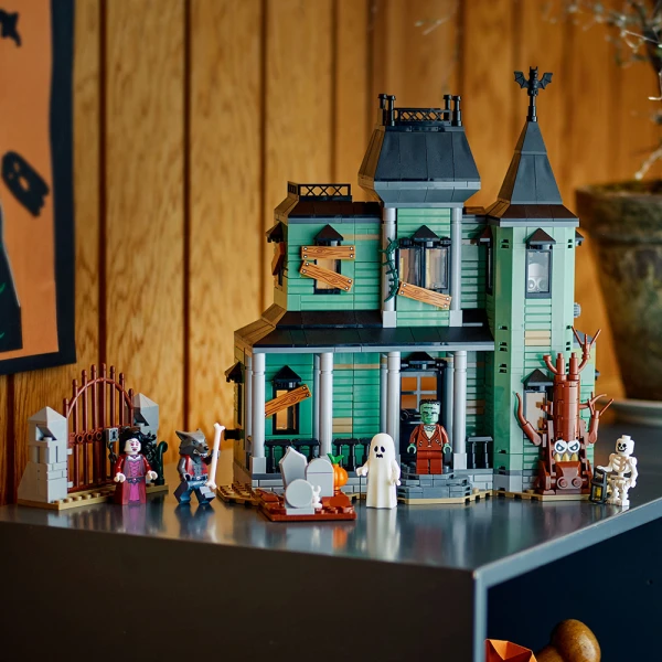 LEGO® CREATOR HAUNTED MANSION