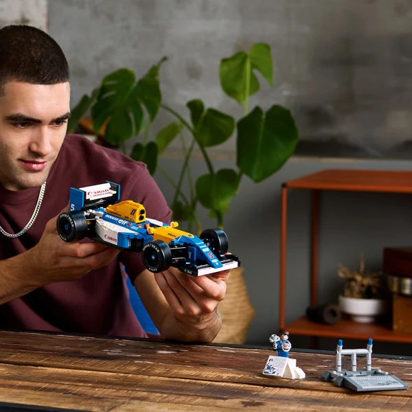 LEGO® ICONS WILLIAMS RACING FW14B & NIGEL MANSELL