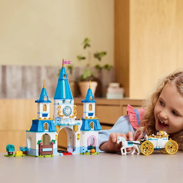 LEGO® ǀ DISNEY PRINCESS CINDERELLAʼS CASTLE & HORSE CARRIAGE