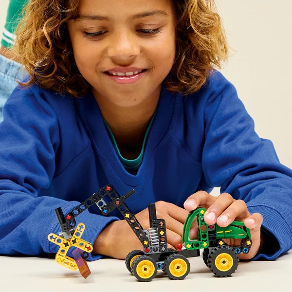 LEGO® TECHNIC™ JOHN DEERE 1470H WHEELED HARVESTER