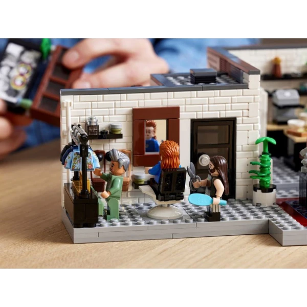 LEGO® CREATOR QUEER EYE - THE FAB 5 LOFT