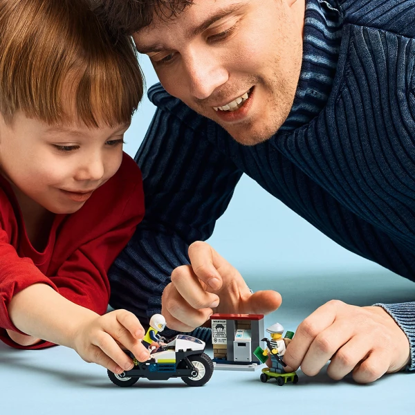 LEGO® CITY POLICE MOTORCYCLE CHASE