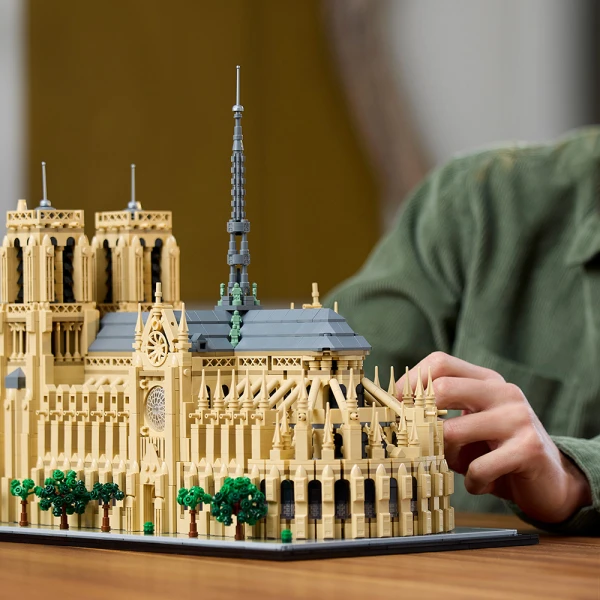 LEGO® ARCHITECTURE NOTRE-DAME Η ΠΑΝΑΓΙΑ ΤΩΝ ΠΑΡΙΣΙΩΝ