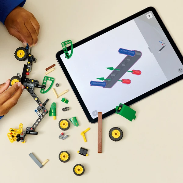 LEGO® TECHNIC™ JOHN DEERE 1470H WHEELED HARVESTER