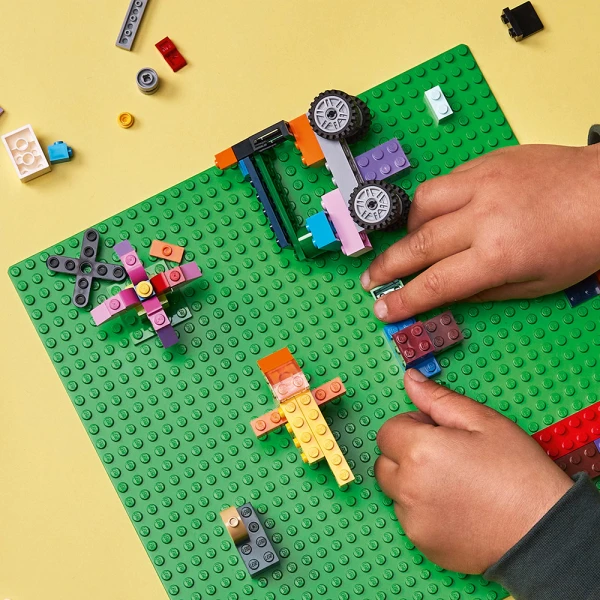 LEGO® CLASSIC GREEN BASEPLATE