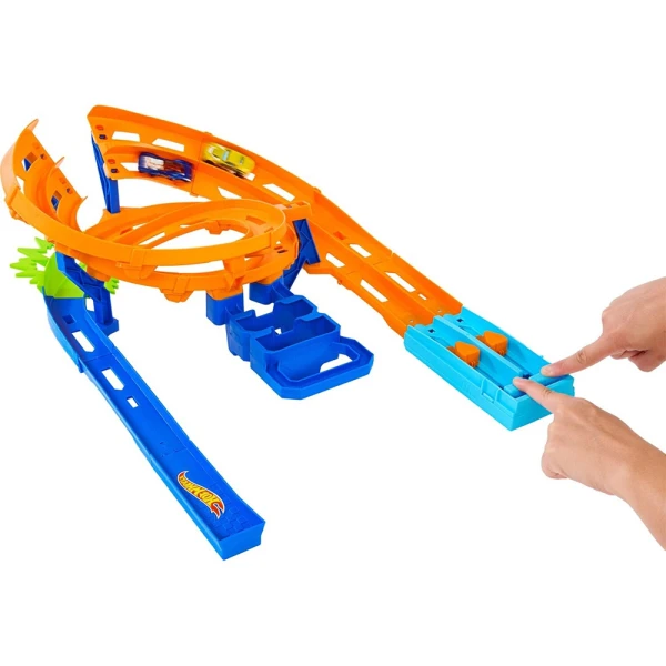 HOT WHEELS SUPER WHIP AROUND RACEWAY