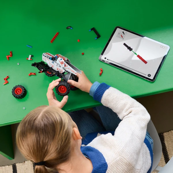 LEGO® TECHNIC MONSTER JAM™ THUNDERROARUS™ PULL-BACK