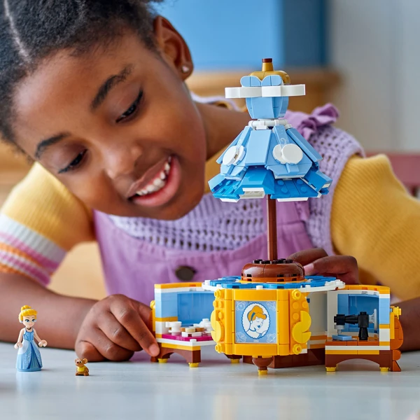 LEGO® DISNEY PRINCESS ΤΟ ΦΟΡΕΜΑ ΤΗΣ ΣΤΑΧΤΟΠΟΥΤΑΣ
