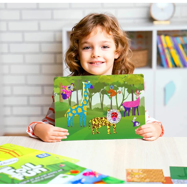 SKILLMATICS FOIL FUN ACTIVITY BOOK - ANIMAL WORLD