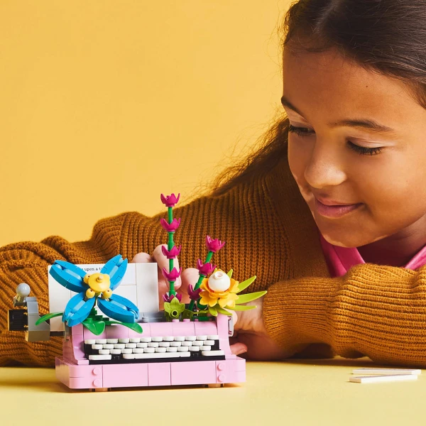 LEGO® CREATOR TYPEWRITER WITH FLOWERS