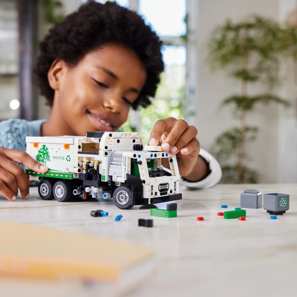 LEGO® TECHNIC™ MACK® LR ELECTRIC GARBAGE TRUCK