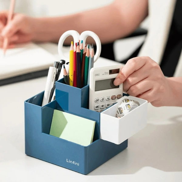 DELI PLASTIC PEN HOLDER WITH REMOVABLE SILICONE BASE 6 COMPARTMENTS 12X12X13 cm - BLUE