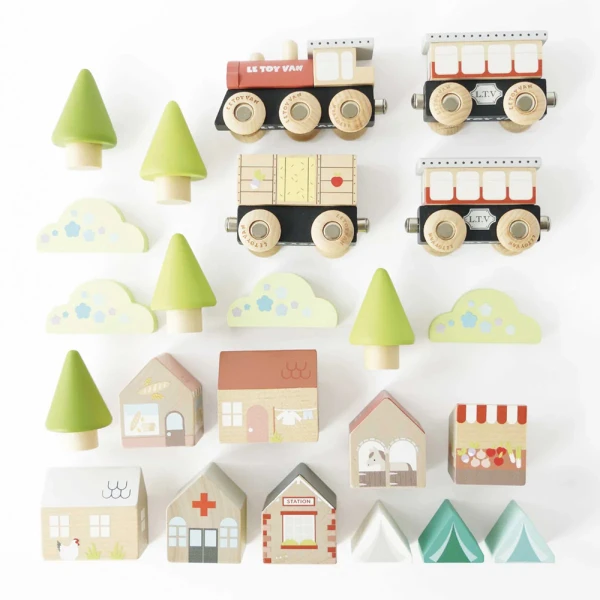 LE TOY VAN WOODEN TRAIN WITH CARRIAGES AND ACCESSORIES