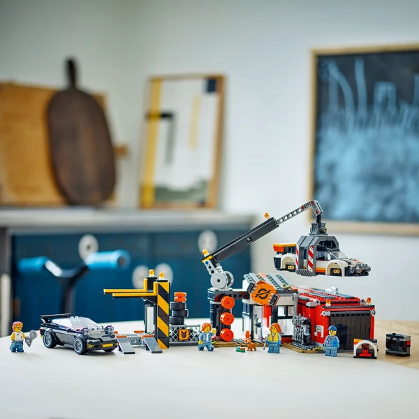 LEGO® CITY SCRAPYARD WITH CARS