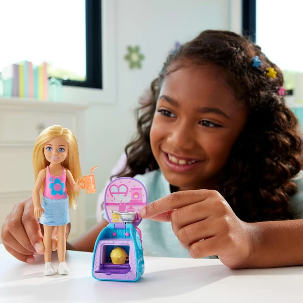 BARBIE FAMILY & FRIENDS DOLL CHELSEA WITH BACKPACK