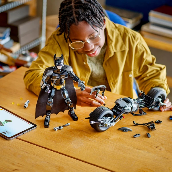LEGO® DC BATMAN™ BATMAN CONSTRUCTION FIGURE & THE BAT-POD BIKE