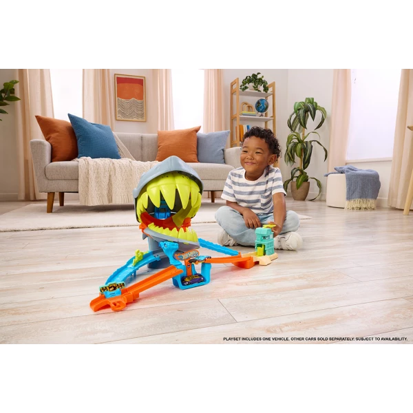 HOT WHEELS CITY SHARK CHOMP BEACH
