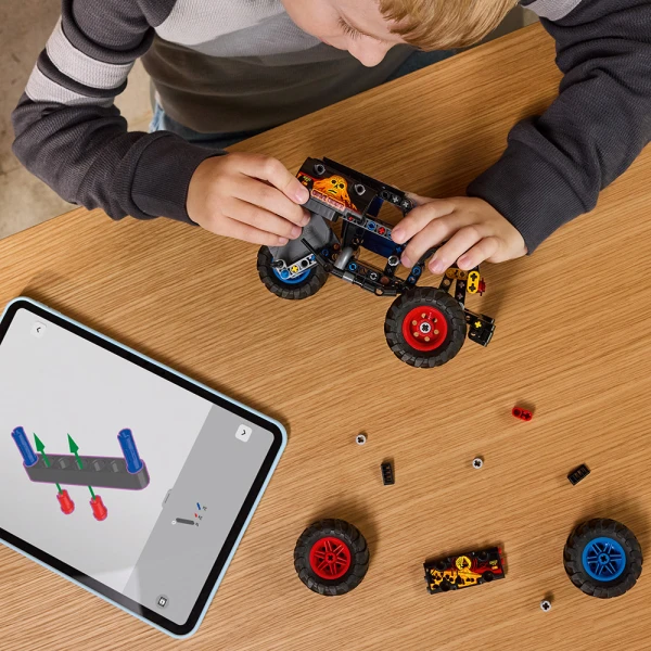 LEGO® TECHNIC MONSTER JAM™ GRAVE DIGGER™ ΦΩΤΙΑ ΚΑΙ ΠΑΓΟΣ