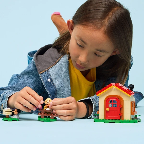 LEGO® ANIMAL CROSSING™ GOLDIEʼS COZY HOUSE