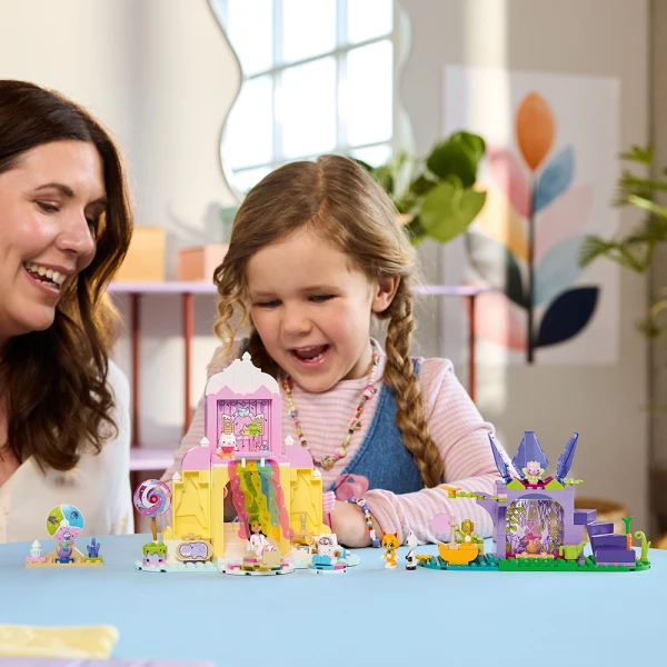 LEGO® GABBYʼS DOLLHOUSE SWEET TREAT MOUNTAIN & KITTY GARDEN