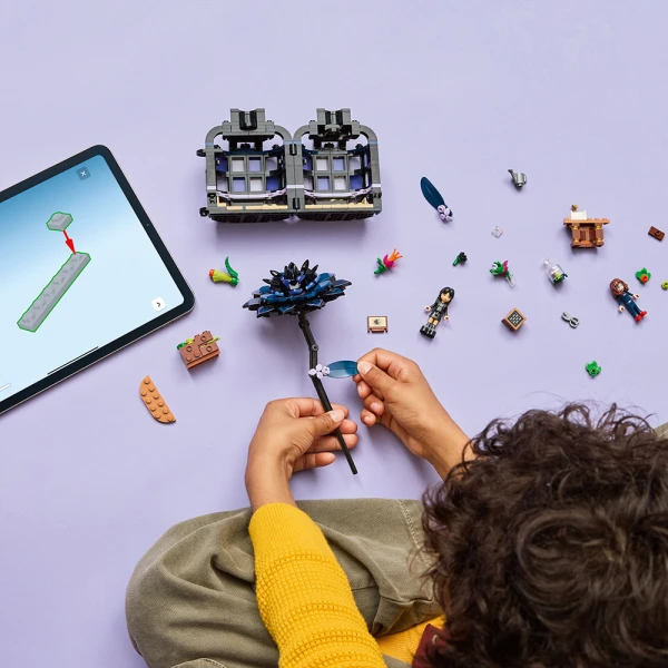 LEGO® WEDNESDAY ΛΟΥΛΟΥΔΙ ΜΑΥΡΗ ΝΤΑΛΙΑ