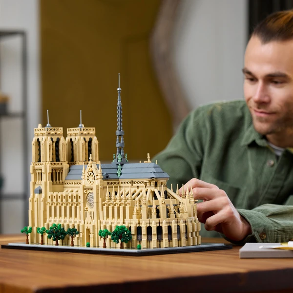 LEGO® ARCHITECTURE NOTRE-DAME Η ΠΑΝΑΓΙΑ ΤΩΝ ΠΑΡΙΣΙΩΝ