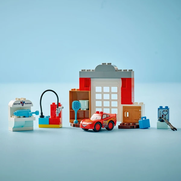 LEGO® DUPLO® DISNEY AND PIXAR CARS MCQUEENʼS VISIT TO DOCʼS GARAGE