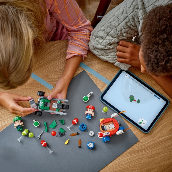 LEGO® SUPER MARIO™: MARIO KART™ – BABY MARIO VS. BABY LUIGI