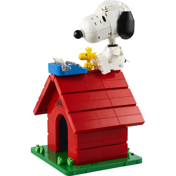 LEGO® IDEAS PEANUTS SNOOPY\'S DOGHOUSE