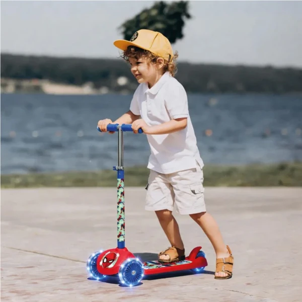 SCOOTER PLUS SPIDERMAN ΜΕ ΦΩΤΙΖΟΜΕΝΕΣ ΡΟΔΕΣ