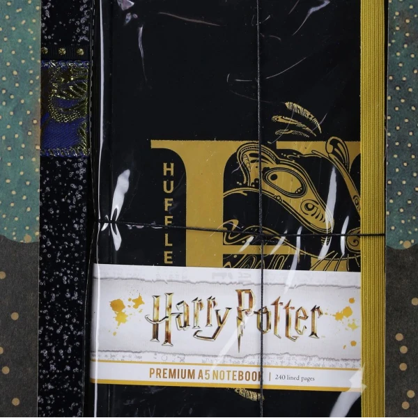 SYNCHRONIA HANDMADE CANDLE 30 cm BOOK HARRY POTTER GOLD HUFFLEPUFF