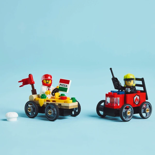 LEGO® CITY ΠΑΚΕΤΟ ΑΓΩΝΙΣΤΙΚΩΝ ΑΥΤΟΚΙΝΗΤΩΝ - ΦΟΡΤΗΓΑΚΙ ΠΙΤΣΑΣ VS. ΠΥΡΟΣΒΕΣΤΙΚΟ ΦΟΡΤΗΓΟ