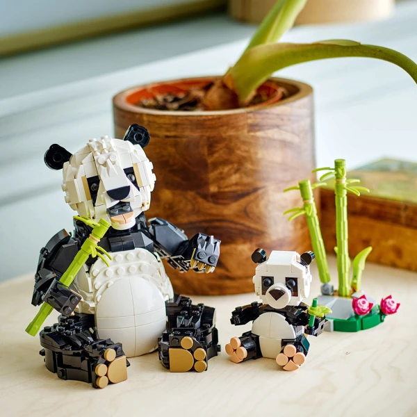 LEGO® CREATOR WILD ANIMALS: PANDA FAMILY
