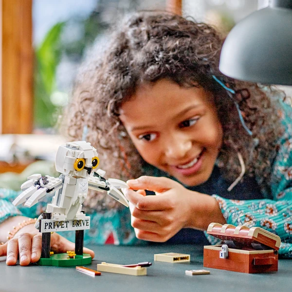 LEGO® HARRY POTTER™ HEDWIG™ AT 4 PRIVET DRIVE