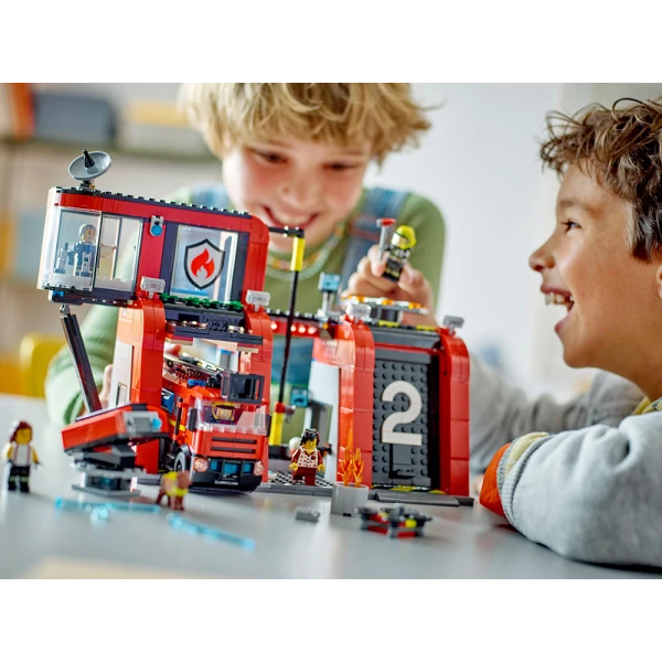 LEGO® CITY ΣΤΑΘΜΟΣ ΠΥΡΟΣΒΕΣΤΙΚΗΣ ΜΕ ΠΥΡΟΣΒΕΣΤΙΚΟ ΦΟΡΤΗΓΟ