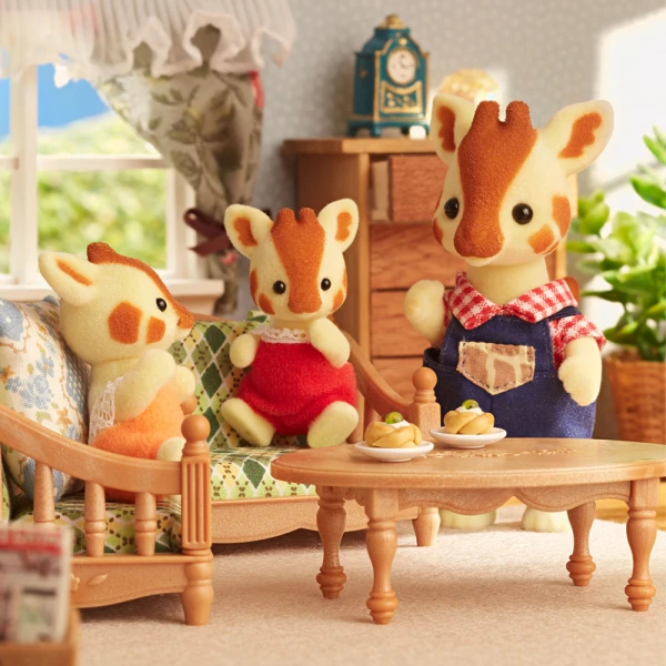 THE SYLVANIAN FAMILIES HIGHBRANCH GIRAFFE FAMILY 5639